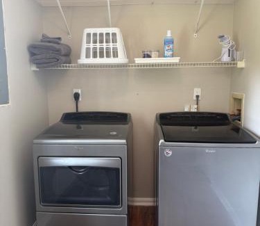 Jeffersonville - Clarksville Casa | Cozy, Modern 3BR Mins to Louisville WiFi AC