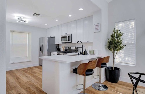 North Las Vegas Casa | Cozy Modern 3BR Desert Style Home - Pool Fun!