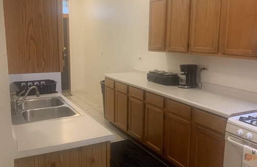 Lawndale Apartamento | Cozy Modern -3BRS and 2BAS located10mins from Downtown Chicago