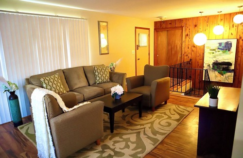 Dayton Apartamento | Cozy Modern and chic 3-bed parking & 2 bath King beds10 min downtown Dayton ❤️