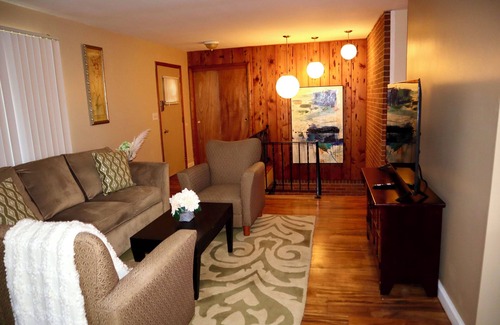 Dayton Apartamento | Cozy Modern and chic 3-bed parking & 2 bath King beds10 min downtown Dayton ❤️