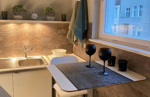 Schoeneberg Apartamento | Cozy Modern Apartment with Small Balcony in the Heart of Berlin