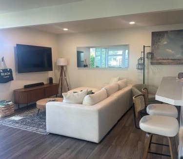 San Clemente Apartamento | Cozy Modern Beach Bungalow! Steps to the Beach!