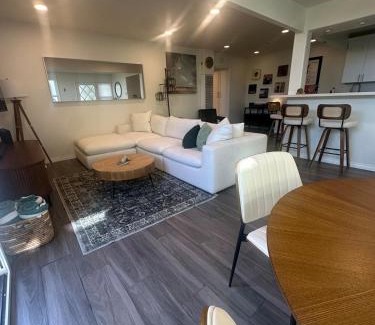 San Clemente Apartamento | Cozy Modern Beach Bungalow! Steps to the Beach!