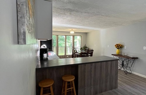 White Mills Cabaña | Cozy Modern Cabin in the Woods