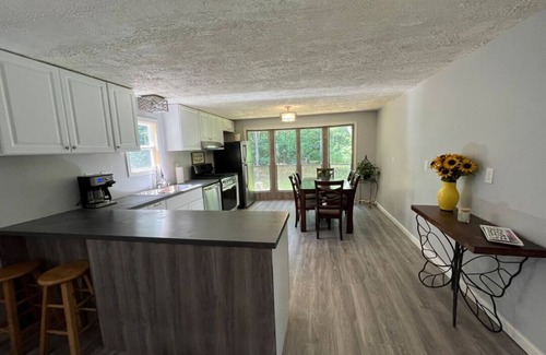 White Mills Cabaña | Cozy Modern Cabin in the Woods