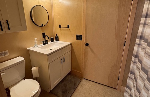 Hyner Cabina | Cozy modern cabin in the woods. 5+ acres. 16 min's to Hyner. 1hr PSU. EV CHARGER