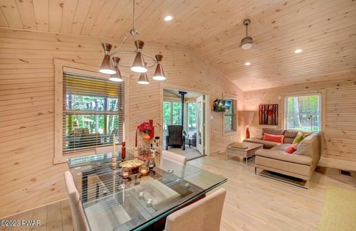 White Mills Cabina | Cozy Modern Cabin- Near Lake Wallenpaupack