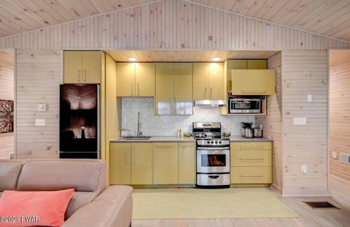 White Mills Cabina | Cozy Modern Cabin- Near Lake Wallenpaupack
