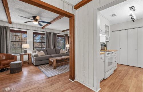 Uncertain Casa | Cozy Modern Cabin Wrv Site, Kayaks & Canoes
