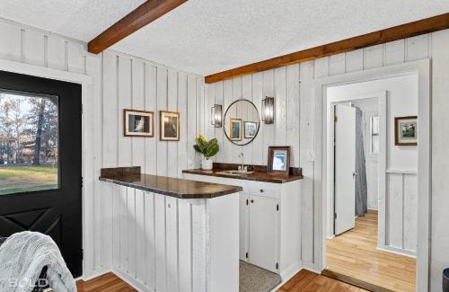 Uncertain Casa | Cozy Modern Cabin Wrv Site, Kayaks & Canoes