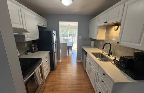 Marlton Casa | Cozy, modern charming 3-bedroom townhome close to Rt 73, Rt 70, I 95 and I 295