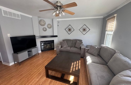 Marlton Casa | Cozy, modern charming 3-bedroom townhome close to Rt 73, Rt 70, I 95 and I 295