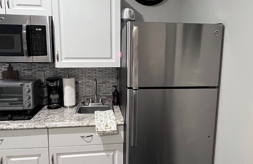 Greater Northdale Apartamento | Cozy-modern-charming Studio-Converted Garage-WiFi-AC in Northdale Area in Tampa.