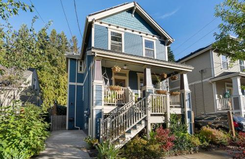 Piedmont Casa | Cozy Modern Craftsman in North Portland