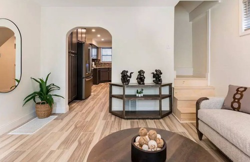 Ferguson Casa | Cozy, modern home. 10min from airport.