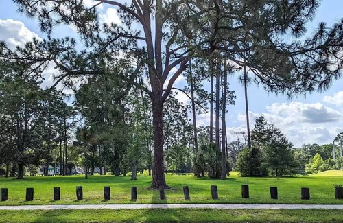 Murray Hill Casa | ☆Cozy modern home☆- 3BR - free WiFi - free parking - next to park w/ pond