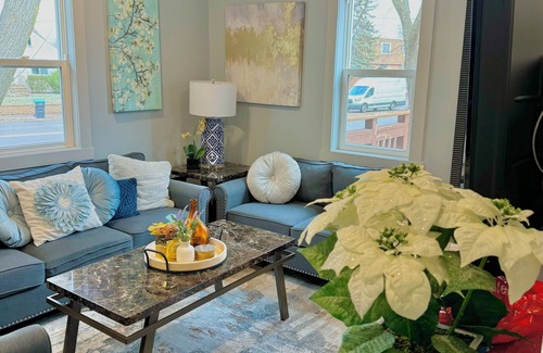 Robbinsdale Casa | Cozy/Modern Home in Minneapolis with 4 Bedrooms and 2 Bathrooms, Sleeps 8!