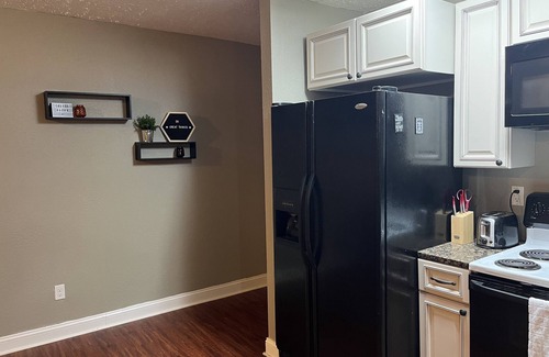 Lexington Casa | Cozy, modern home. Pet friendly!