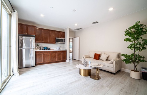 Eastvale Casa | Cozy Modern House In Eastvale 8 Guests/4B/3.5Ba/3257Sqft/