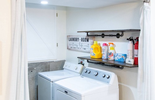 Northeast Park Hill Casa | Cozy, Modern Living Space w/ Fireplace and Kitchen