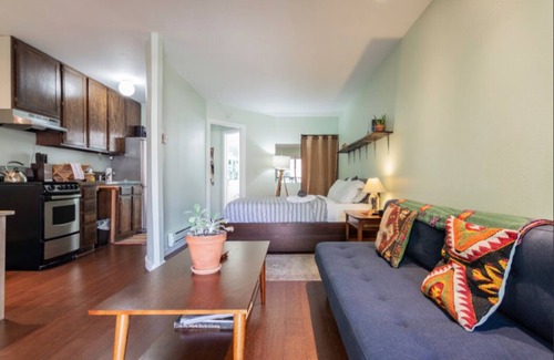 Whittier Condominio | Cozy, modern Pearl St. condo. Ideal location!