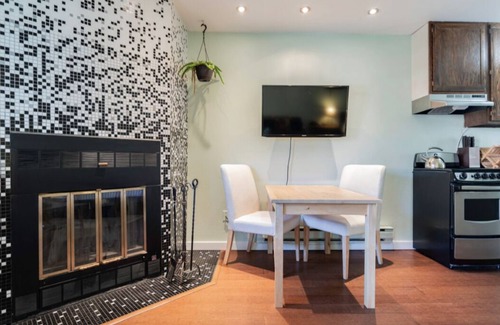Whittier Condominio | Cozy, modern Pearl St. condo. Ideal location!