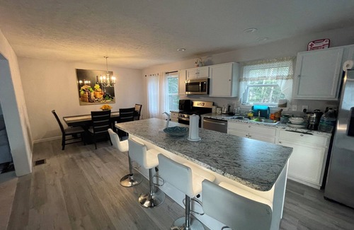 Pocono Summit Casa | Cozy & Modern Pocono Escape – Near Lakes, Fireplace & Game Night Ready!