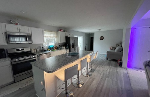Pocono Summit Casa | Cozy & Modern Pocono Escape – Near Lakes, Fireplace & Game Night Ready!