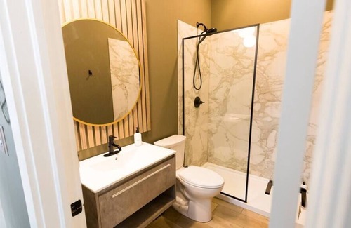 New Plymouth Apartamento | Modern Cabin w/Hottub - 10 min to Ash Cave