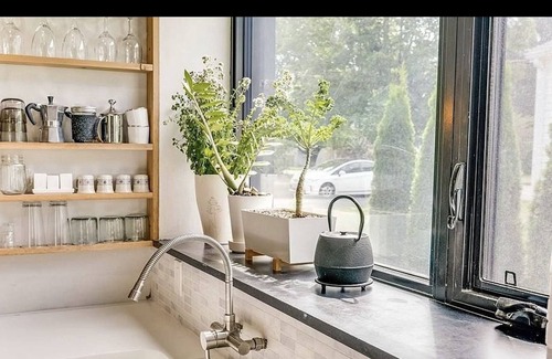 Florence Casa | Cozy modern solar hideaway on the bike path!