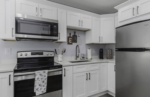 Pinellas Park Apartamento | Cozy Modern Studio Getaway in Pinellas Park