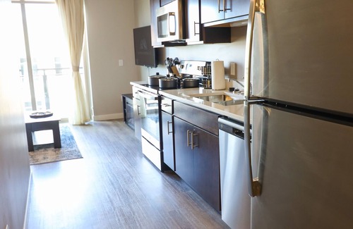 Union Park Apartamento | Cozy modern studio apartment with work out room, underground parking, and W/D