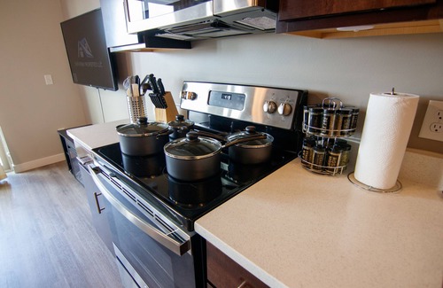 Union Park Apartamento | Cozy modern studio apartment with work out room, underground parking, and W/D