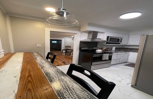 Sylvania Casa | Cozy modern style home, sleep 8, all the amenities of home.