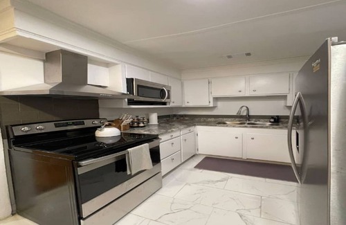 Sylvania Casa | Cozy modern style home, sleep 8, all the amenities of home.