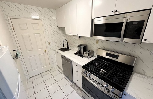 East Whittier Casa | Cozy Modern Suite With Pool near Disney-Knotts-Universal Studios And More