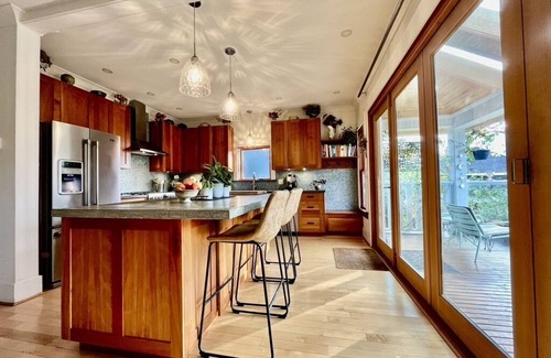 Grandview-Woodland Casa | Cozy modernized heritage house in one of Vancouver's best neighbourhoods.