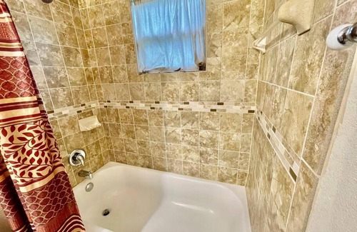 Carver Shores Casa | Cozy Modest Home near Universal Studios/VolcanoBay
