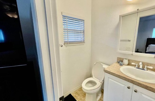 Carver Shores Casa | Cozy Modest Home near Universal Studios/VolcanoBay