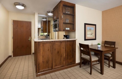 Crested Butte Hotel | Cozy Mountain Retreat w/ Balcony & Stellar Ski-In/Ski-Out Access