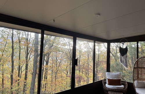 Tate Cabina | Cozy Mountain A-frame with resort amenities and nearby wineries!