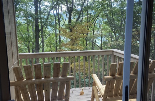 Tate Cabina | Cozy Mountain A-frame with resort amenities and nearby wineries!