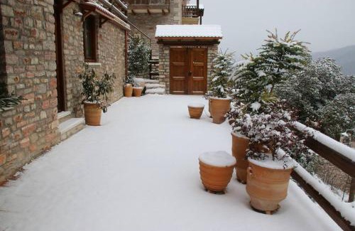 Karpenisi Apartamento | Cozy Mountain Cabin