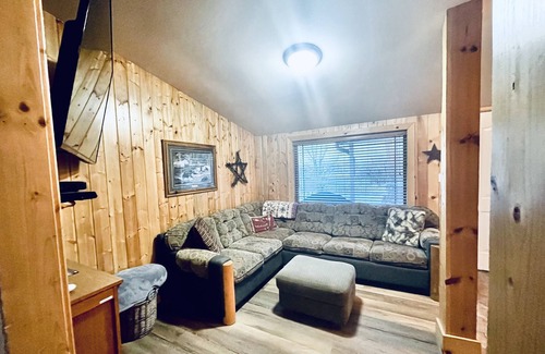 Carterville Cabina | Cozy Mountain Cabin on the River