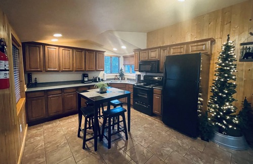 Carterville Cabina | Cozy Mountain Cabin on the River