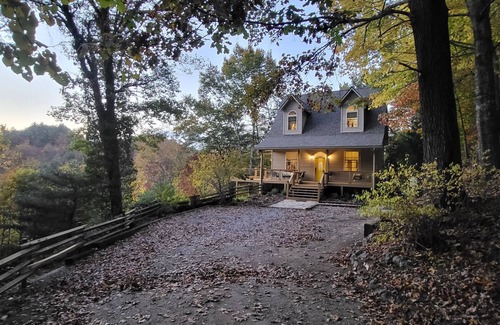 Cullowhee Cabaña | Cozy Mountain Chalet with views, private setting! Near WCU and Castle Ladyhawke