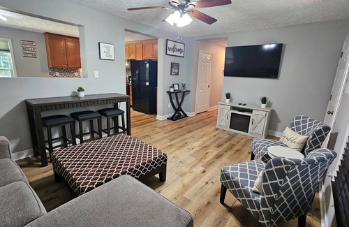 Kabletown Cabaña | Cozy Mountain Cottage - Perfect for Friends, Family