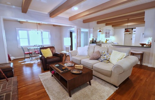 Boone Cabaña | Cozy mountain cottage off the Blue Ridge Parkway with Grandfather Mountain views