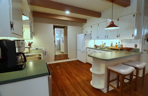 Boone Cabaña | Cozy mountain cottage off the Blue Ridge Parkway with Grandfather Mountain views